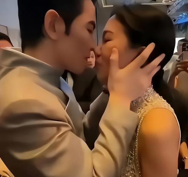 盈通配资 钱再多有什么用？结婚才2年，萧敬腾就尝到了“老妻少夫”的残酷